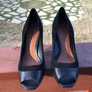 Antonio Melani heels size 9M black peep toe.